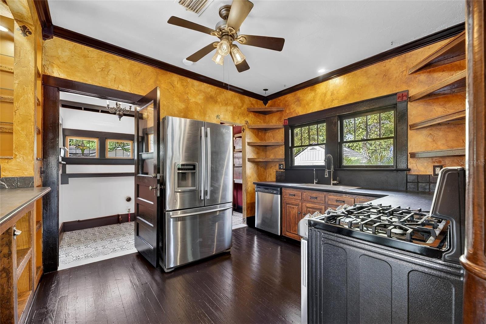 810 W RIVER HEIGHTS AVE, TAMPA, FL, 33603