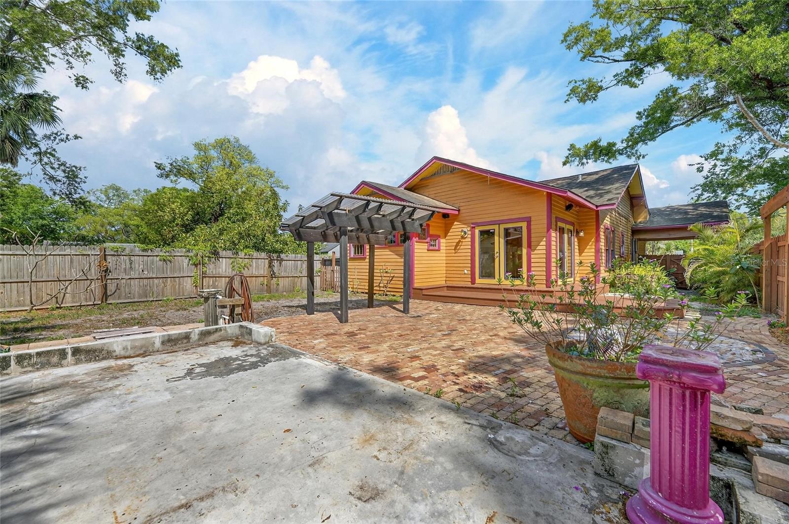 810 W RIVER HEIGHTS AVE, TAMPA, FL, 33603