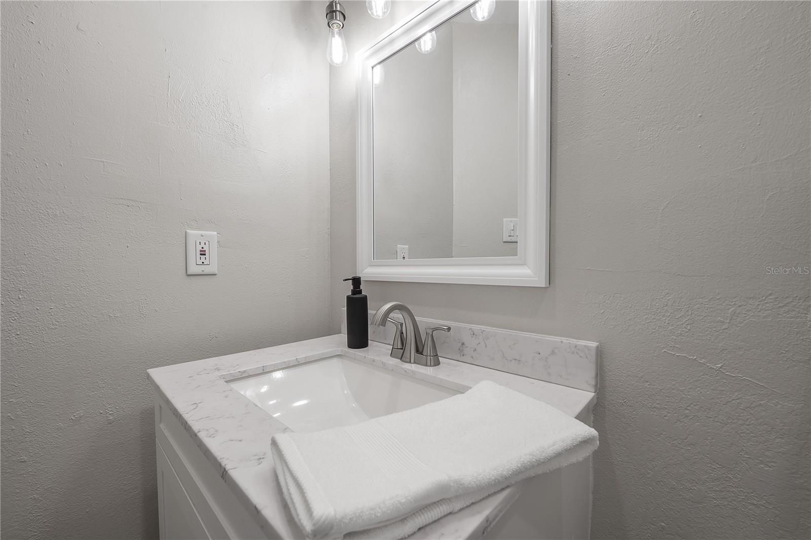 8831 HAMPDEN DR, TAMPA, FL, 33626