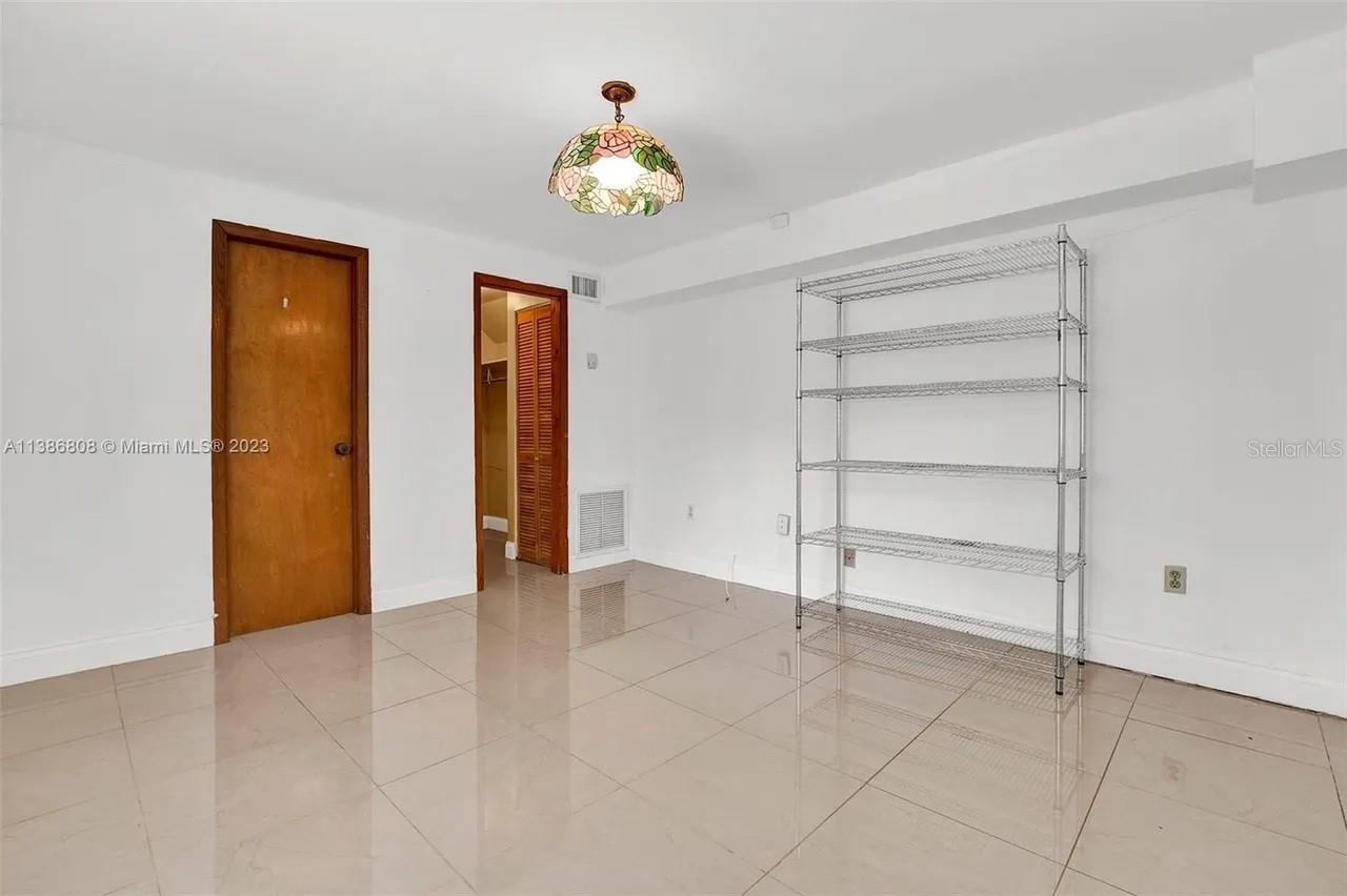 437 SWAN AVE, MIAMI, FL, 33166