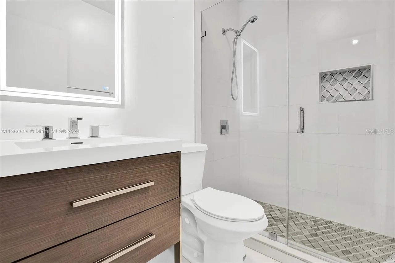 437 SWAN AVE, MIAMI, FL, 33166