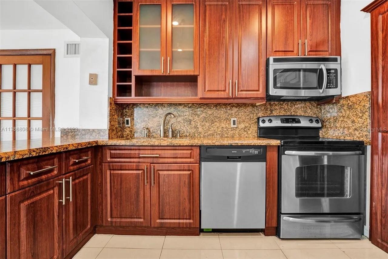 437 SWAN AVE, MIAMI, FL, 33166