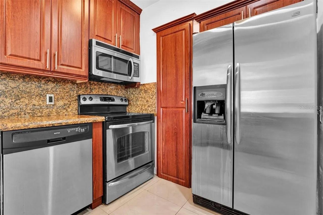 437 SWAN AVE, MIAMI, FL, 33166