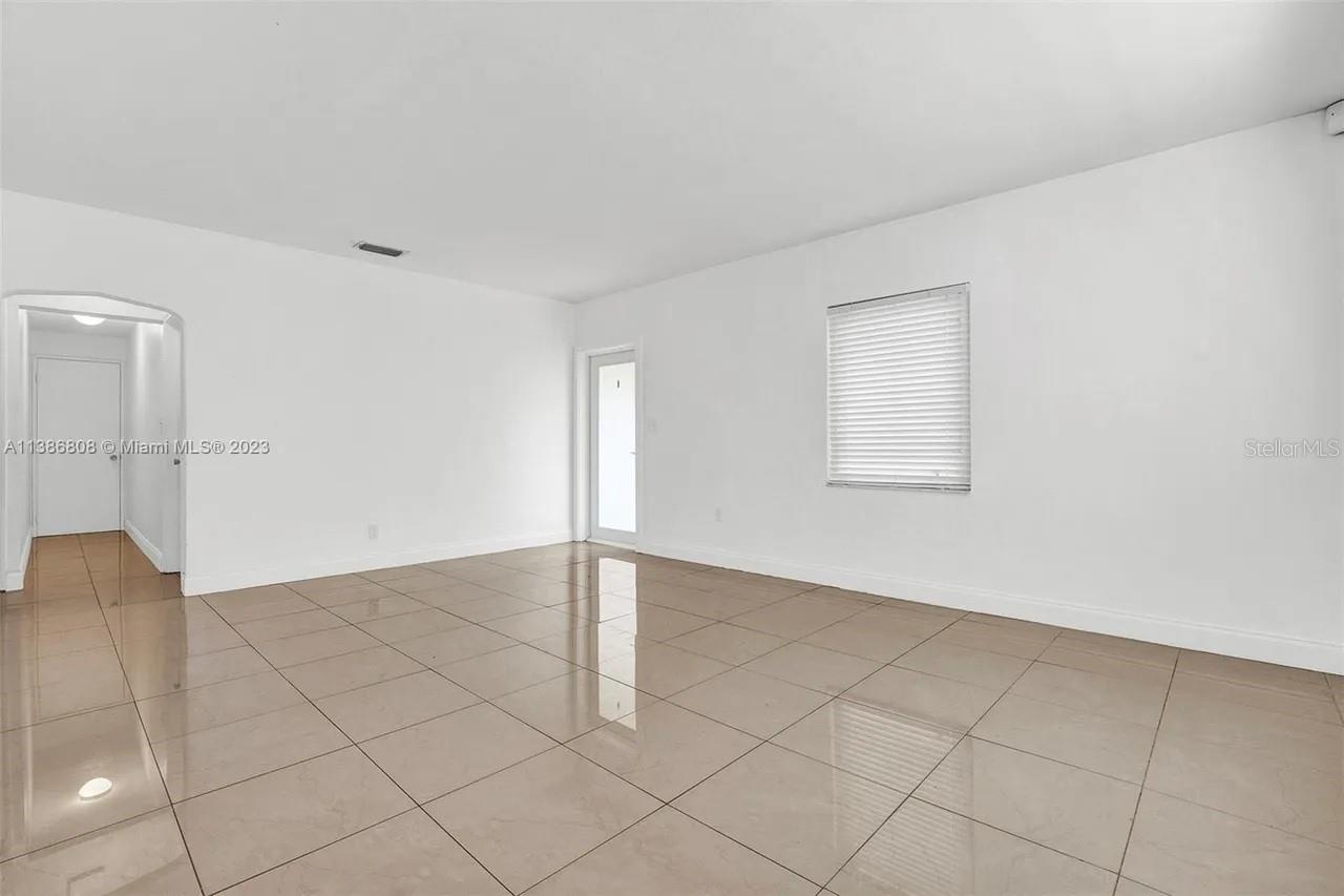 437 SWAN AVE, MIAMI, FL, 33166