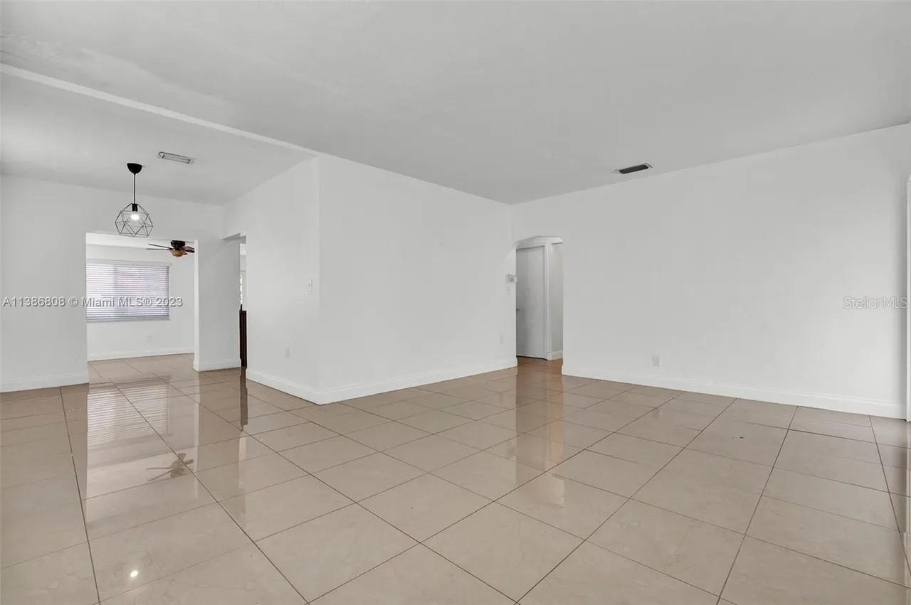 437 SWAN AVE, MIAMI, FL, 33166