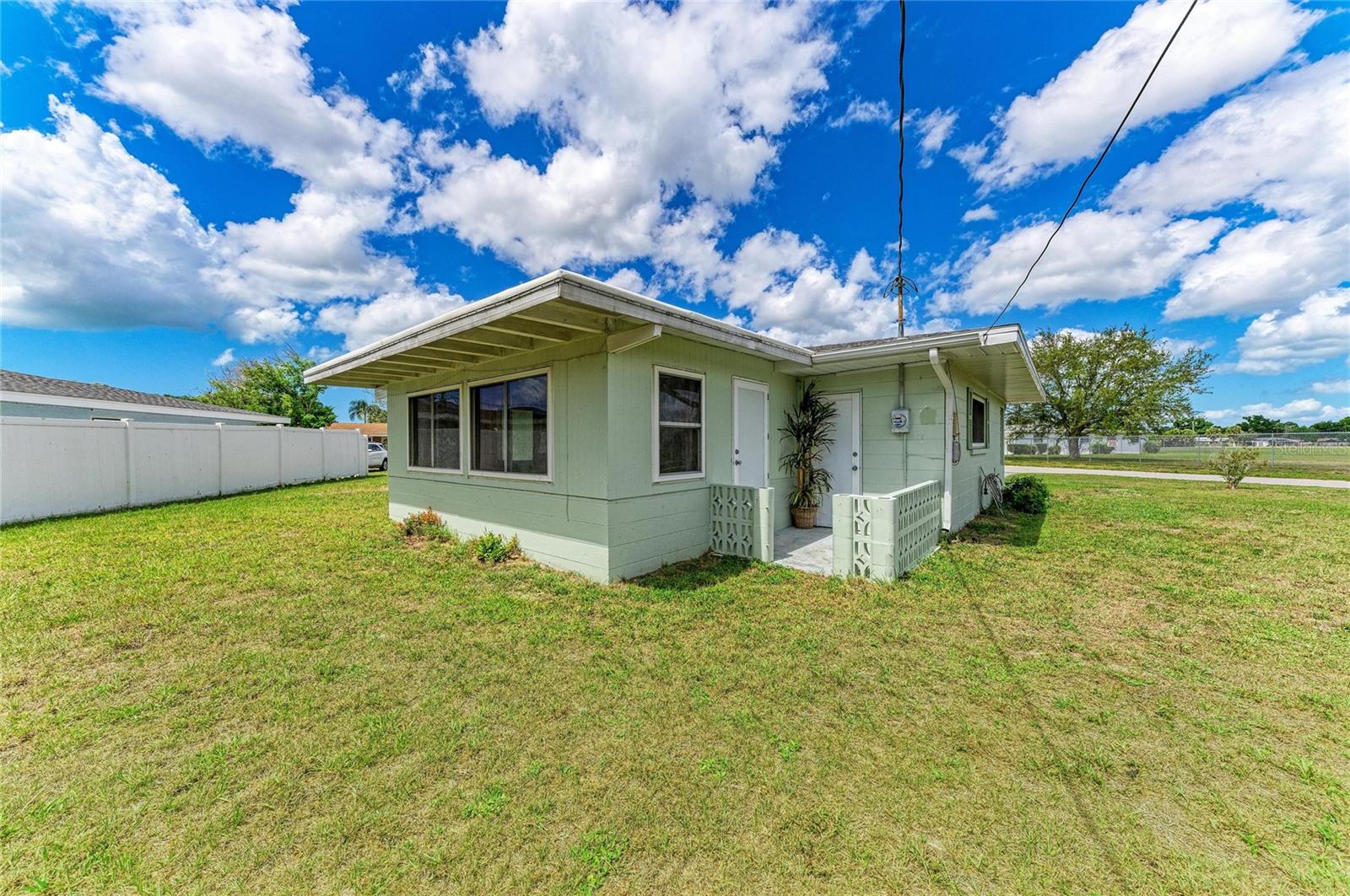 2811 33RD AVE W, BRADENTON, FL, 34205