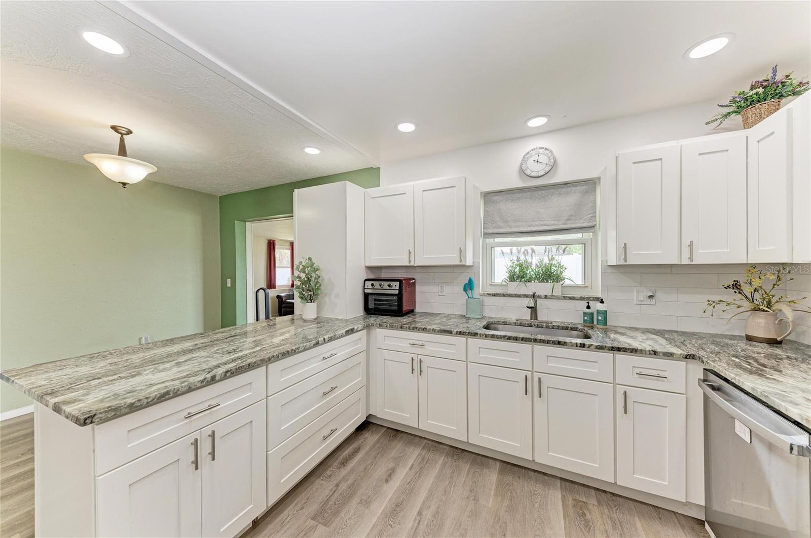 2811 33RD AVE W, BRADENTON, FL, 34205