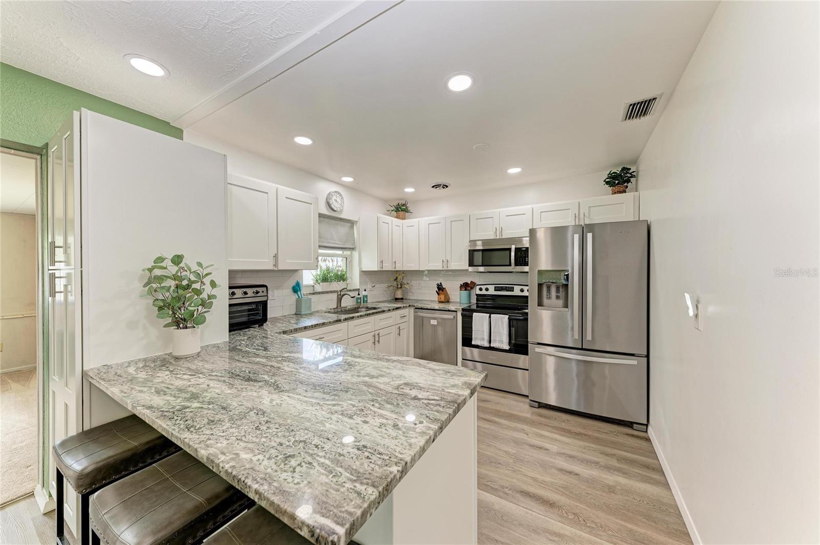 2811 33RD AVE W, BRADENTON, FL, 34205