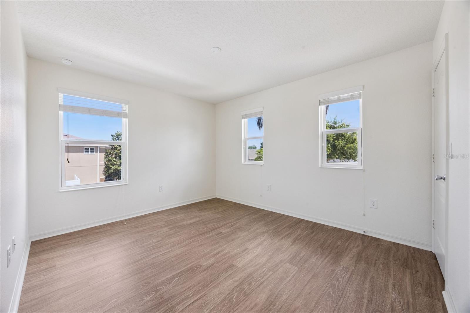3177 BAYOU LN, TAVARES, FL, 32778