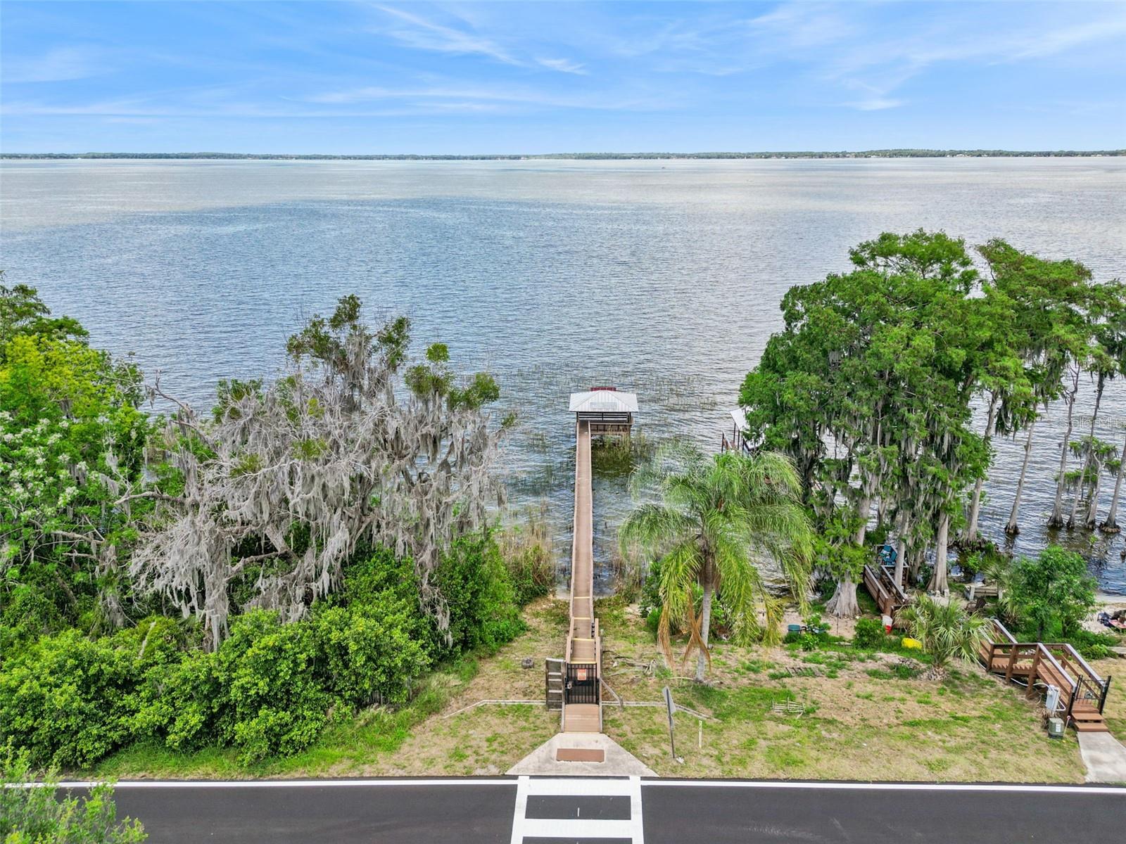 3177 BAYOU LN, TAVARES, FL, 32778