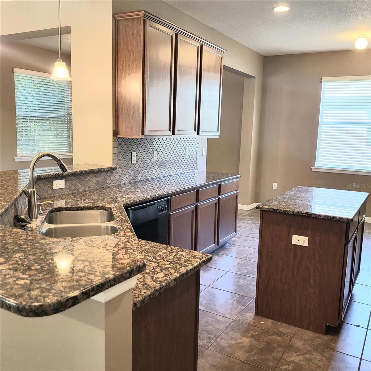 36142 LAGUNA HILLS CIR, ZEPHYRHILLS, FL, 33541