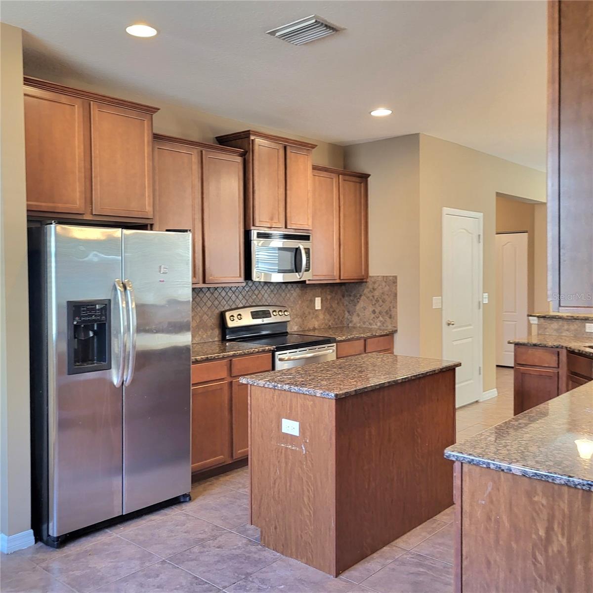 36142 LAGUNA HILLS CIR, ZEPHYRHILLS, FL, 33541