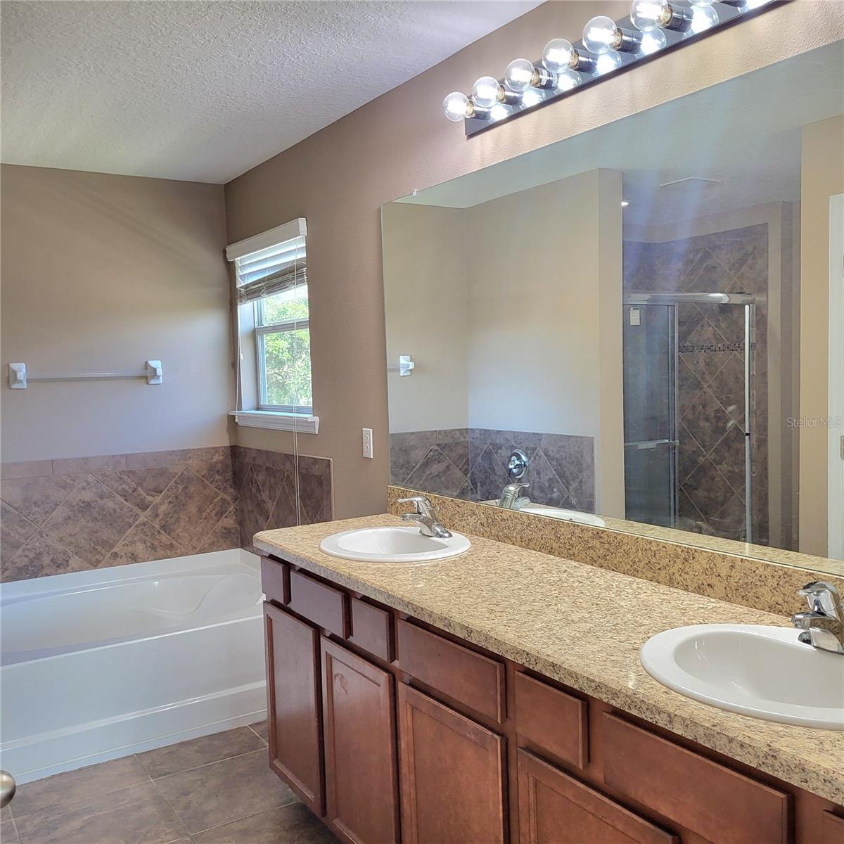 36142 LAGUNA HILLS CIR, ZEPHYRHILLS, FL, 33541
