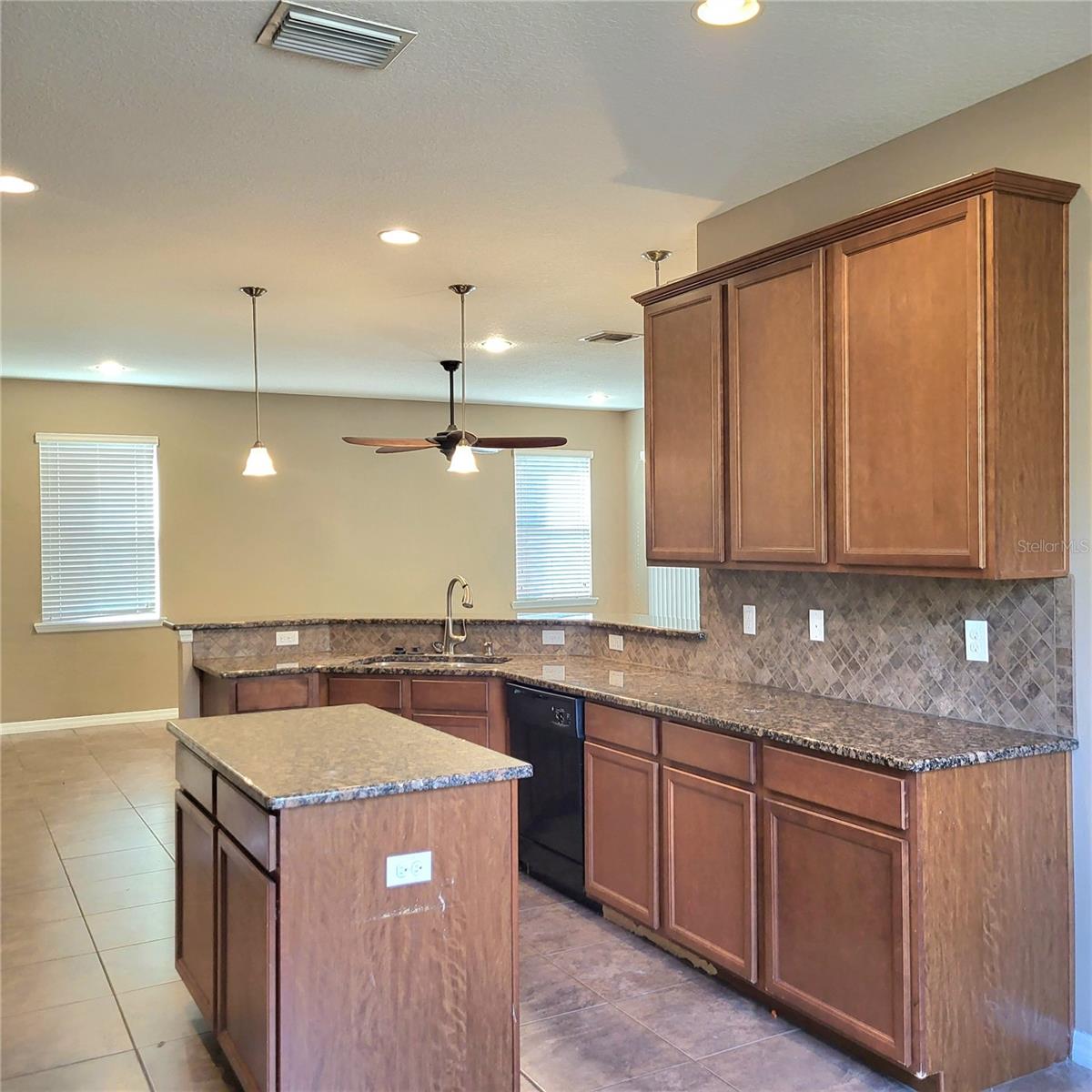 36142 LAGUNA HILLS CIR, ZEPHYRHILLS, FL, 33541