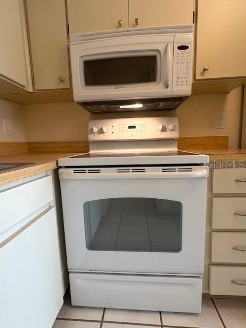 407 FELTHAM TRL #B, SUN CITY CENTER, FL, 33573
