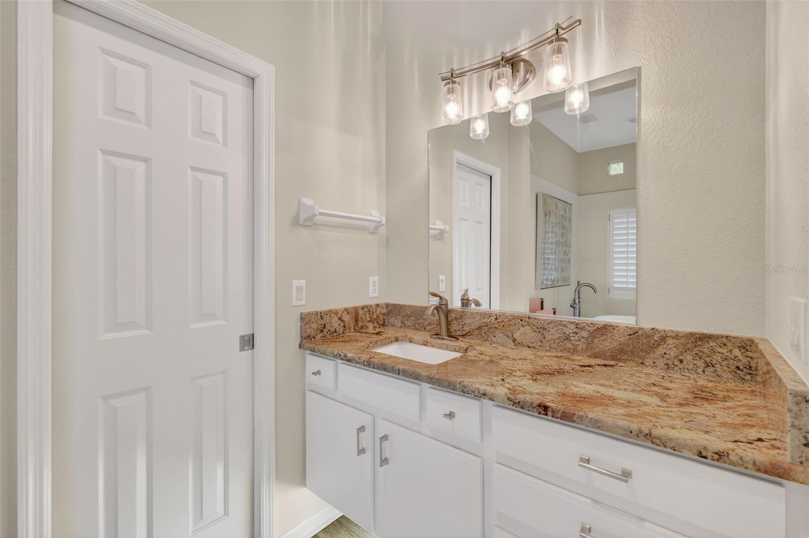 1880 EDGEWATER DR, MOUNT DORA, FL, 32757