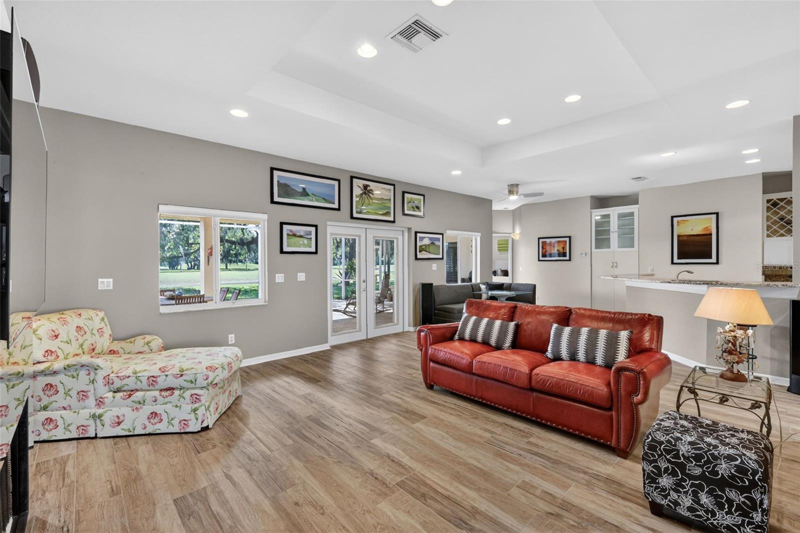 1880 EDGEWATER DR, MOUNT DORA, FL, 32757