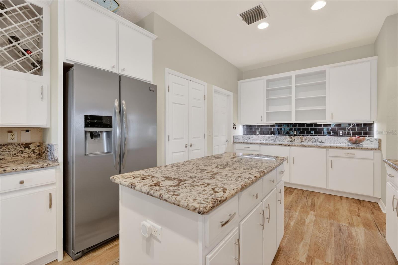 1880 EDGEWATER DR, MOUNT DORA, FL, 32757