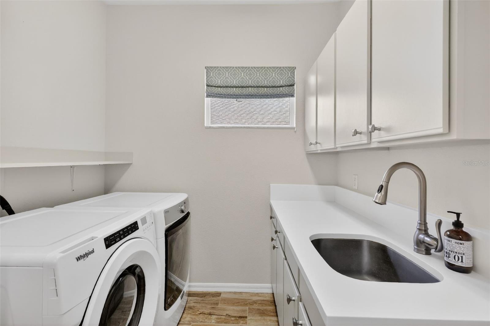 1880 EDGEWATER DR, MOUNT DORA, FL, 32757