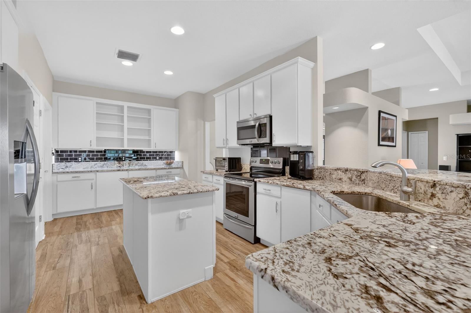 1880 EDGEWATER DR, MOUNT DORA, FL, 32757