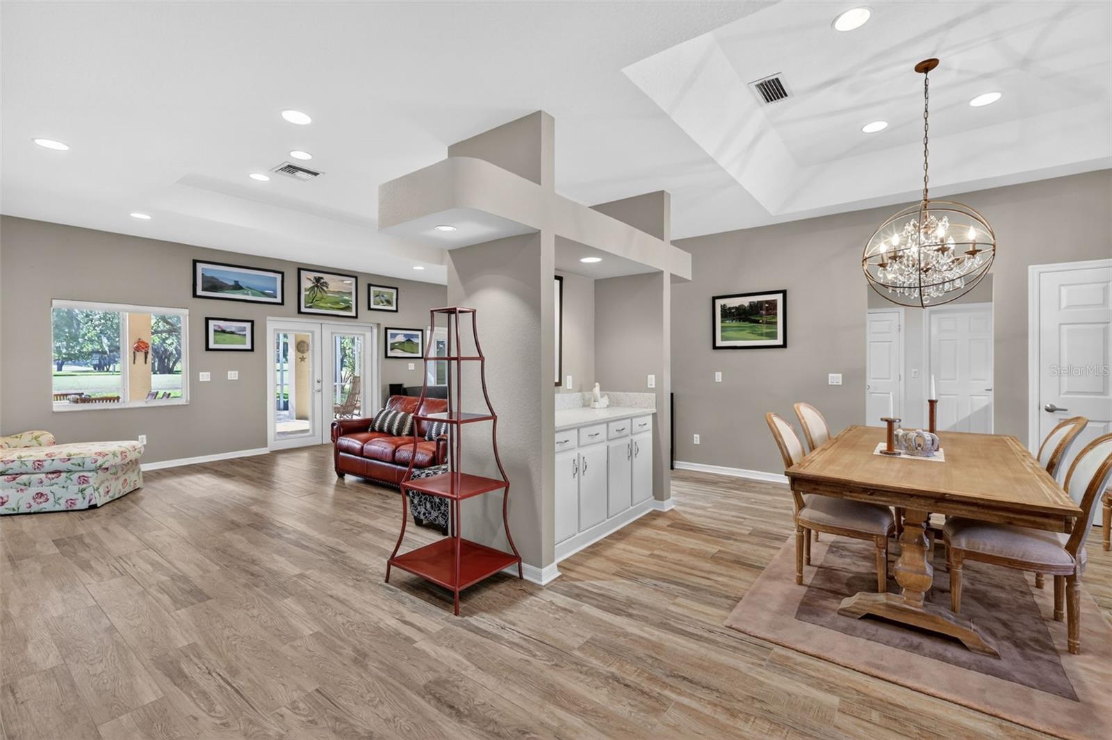 1880 EDGEWATER DR, MOUNT DORA, FL, 32757