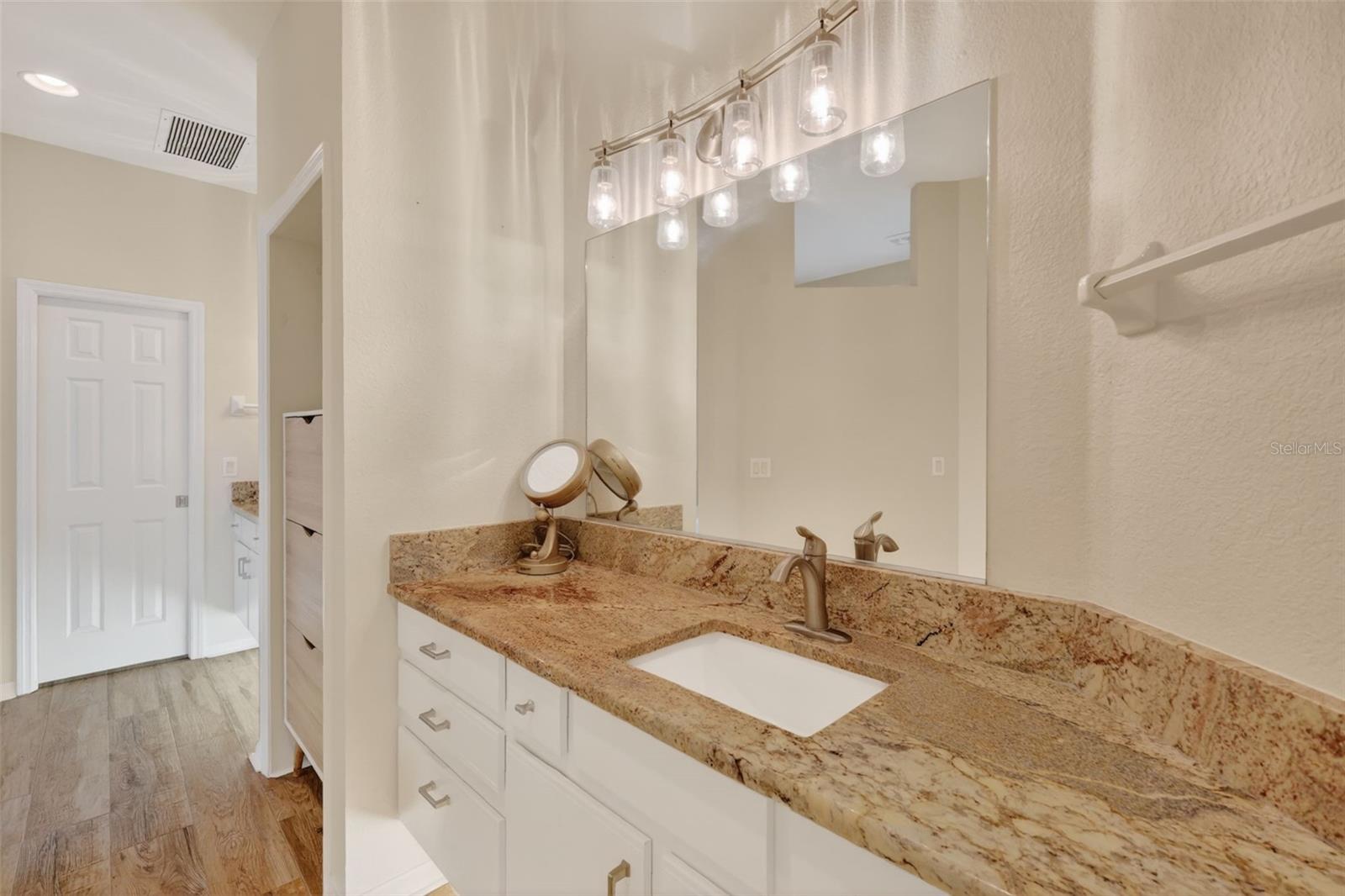 1880 EDGEWATER DR, MOUNT DORA, FL, 32757