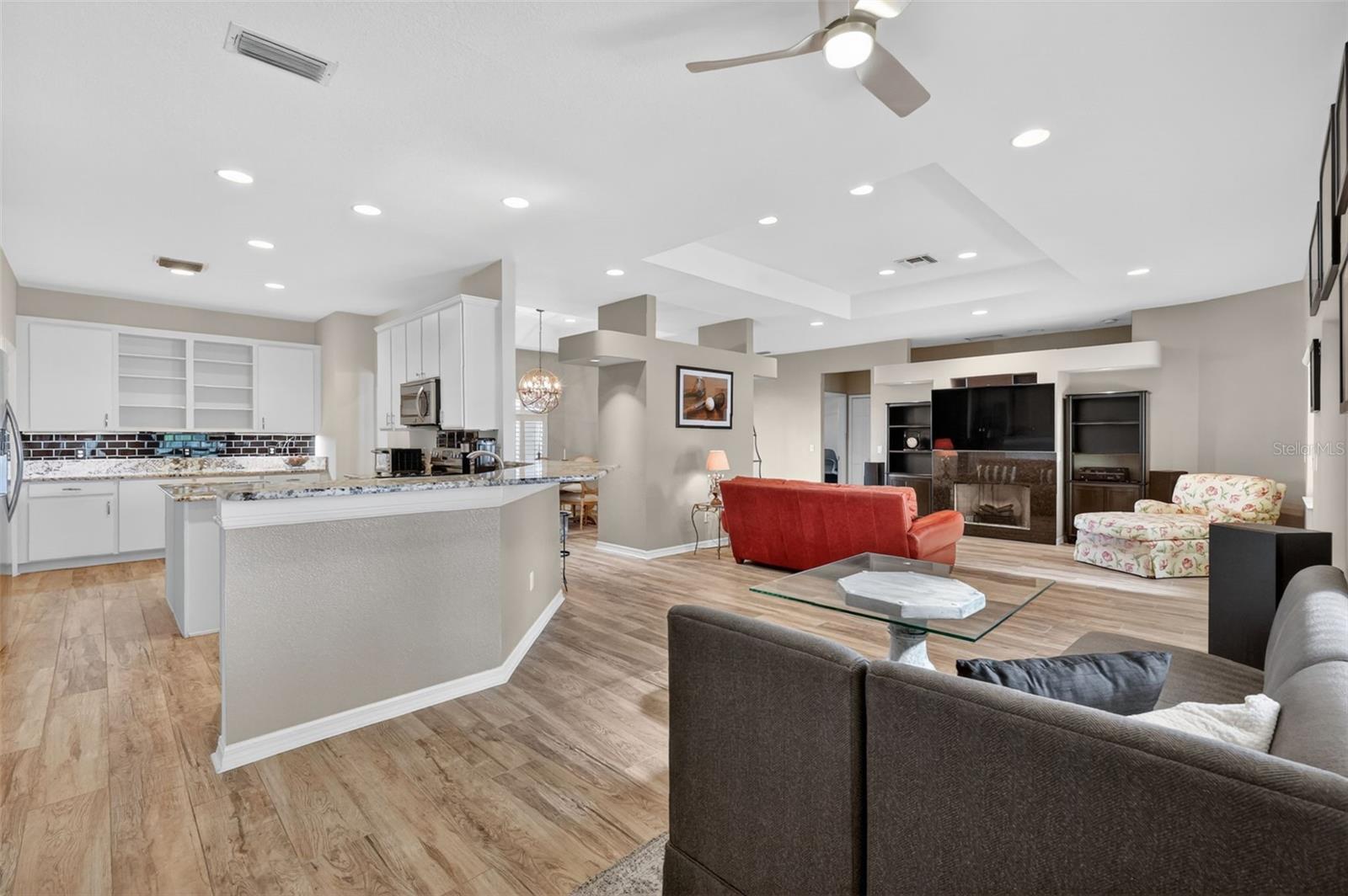 1880 EDGEWATER DR, MOUNT DORA, FL, 32757