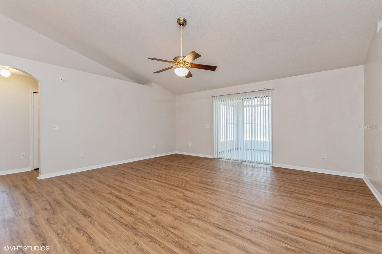694 PARK VALLEY CIR, MINNEOLA, FL, 34715