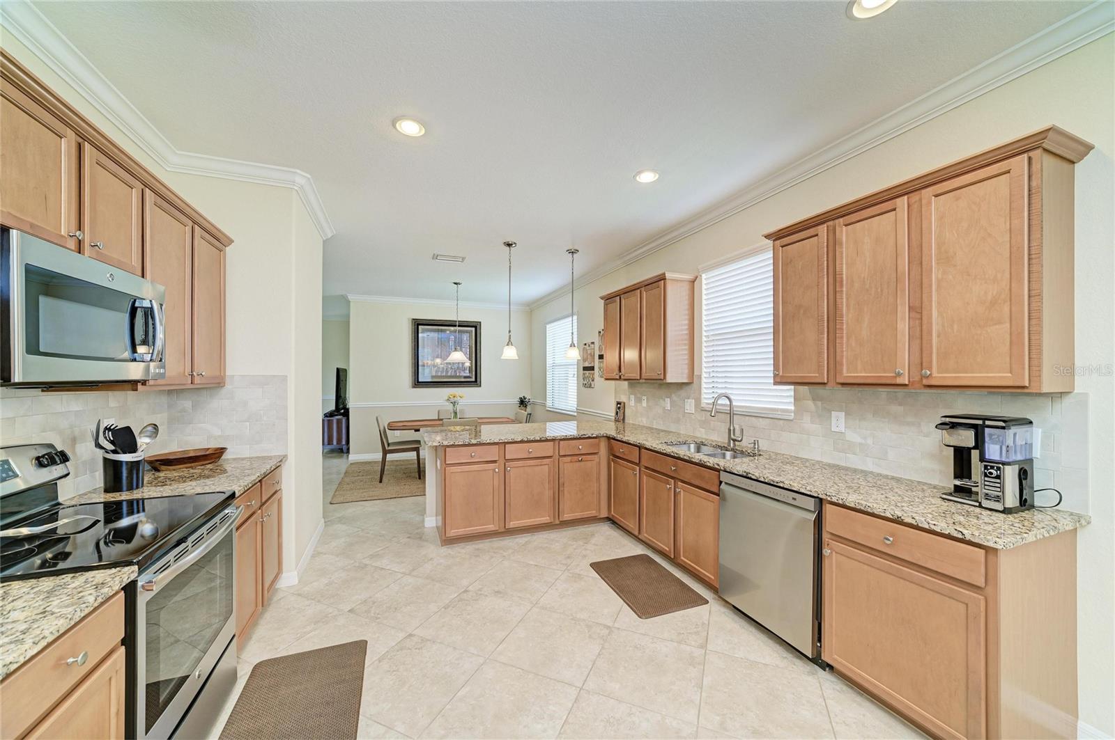 6810 WILLOWSHIRE WAY, BRADENTON, FL, 34212