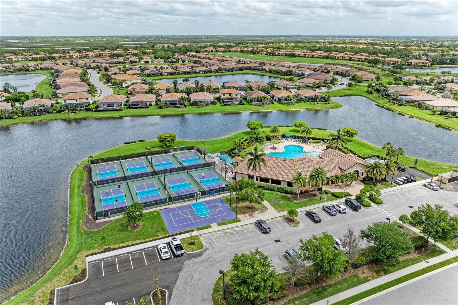 6810 WILLOWSHIRE WAY, BRADENTON, FL, 34212