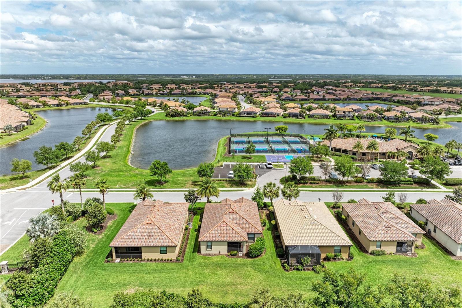 6810 WILLOWSHIRE WAY, BRADENTON, FL, 34212