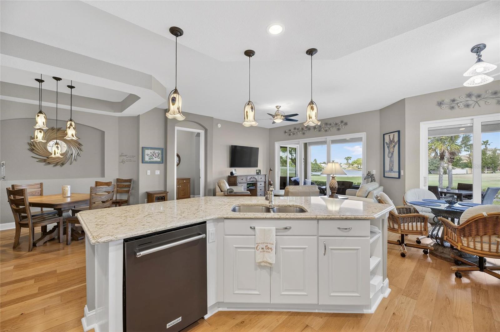 1351 EMERALD DUNES DR #1351, SUN CITY CENTER, FL, 33573
