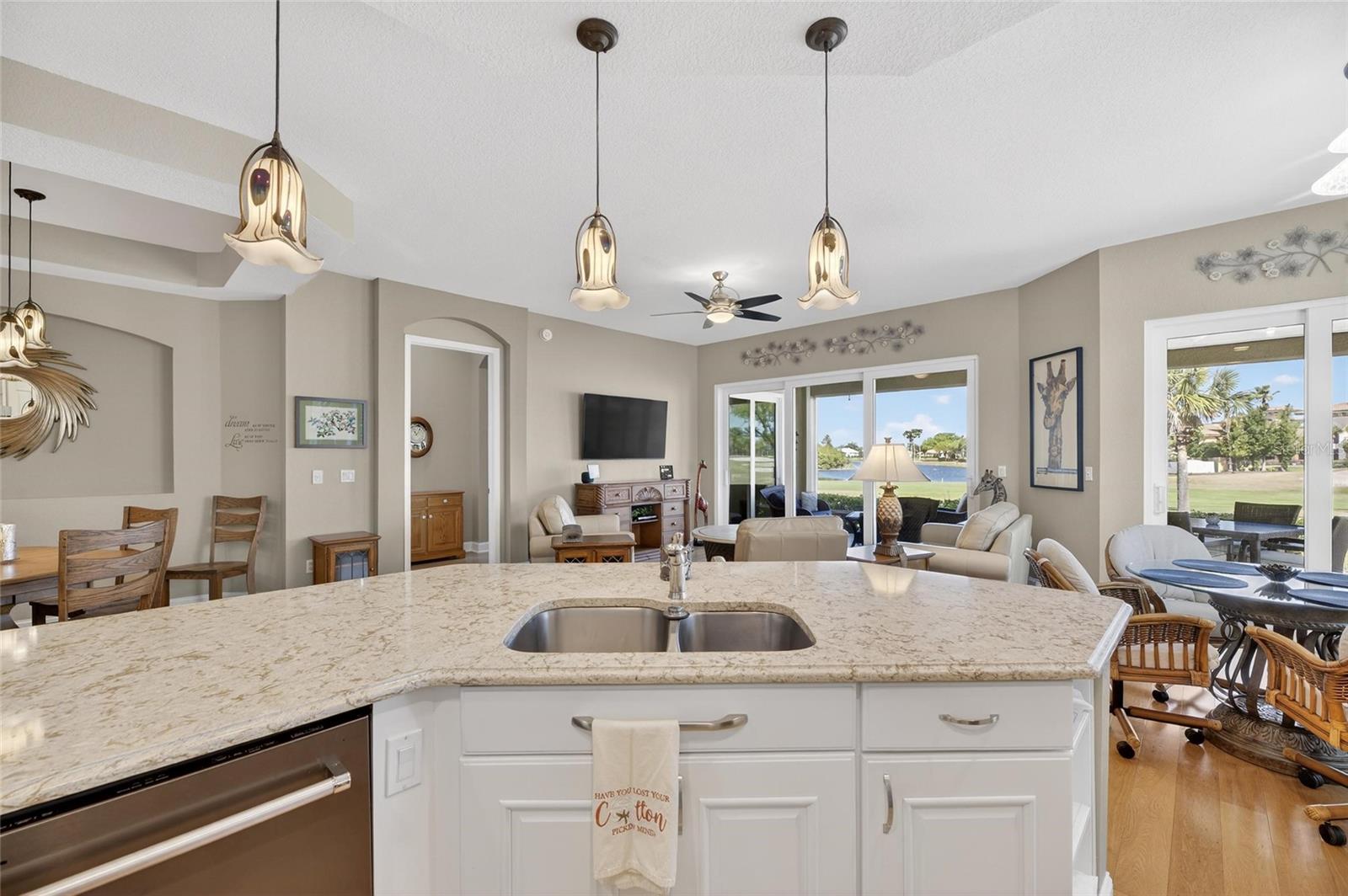 1351 EMERALD DUNES DR #1351, SUN CITY CENTER, FL, 33573