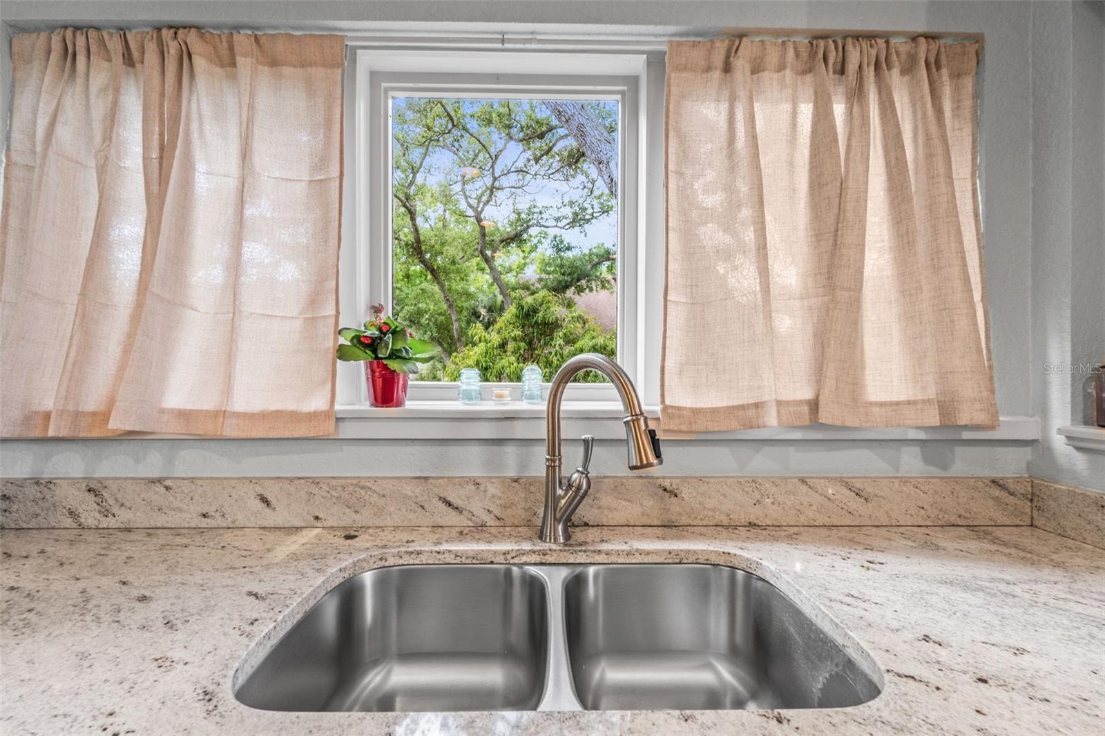 12869 POINSETTIA AVE, SEMINOLE, FL, 33776