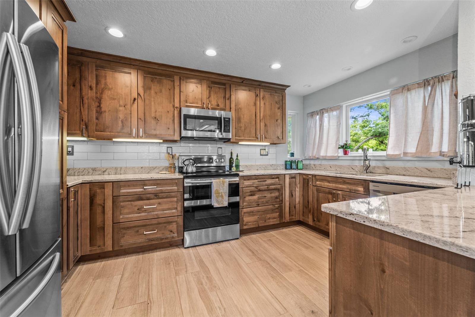 12869 POINSETTIA AVE, SEMINOLE, FL, 33776