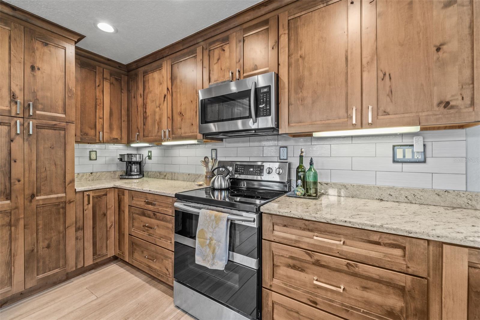 12869 POINSETTIA AVE, SEMINOLE, FL, 33776