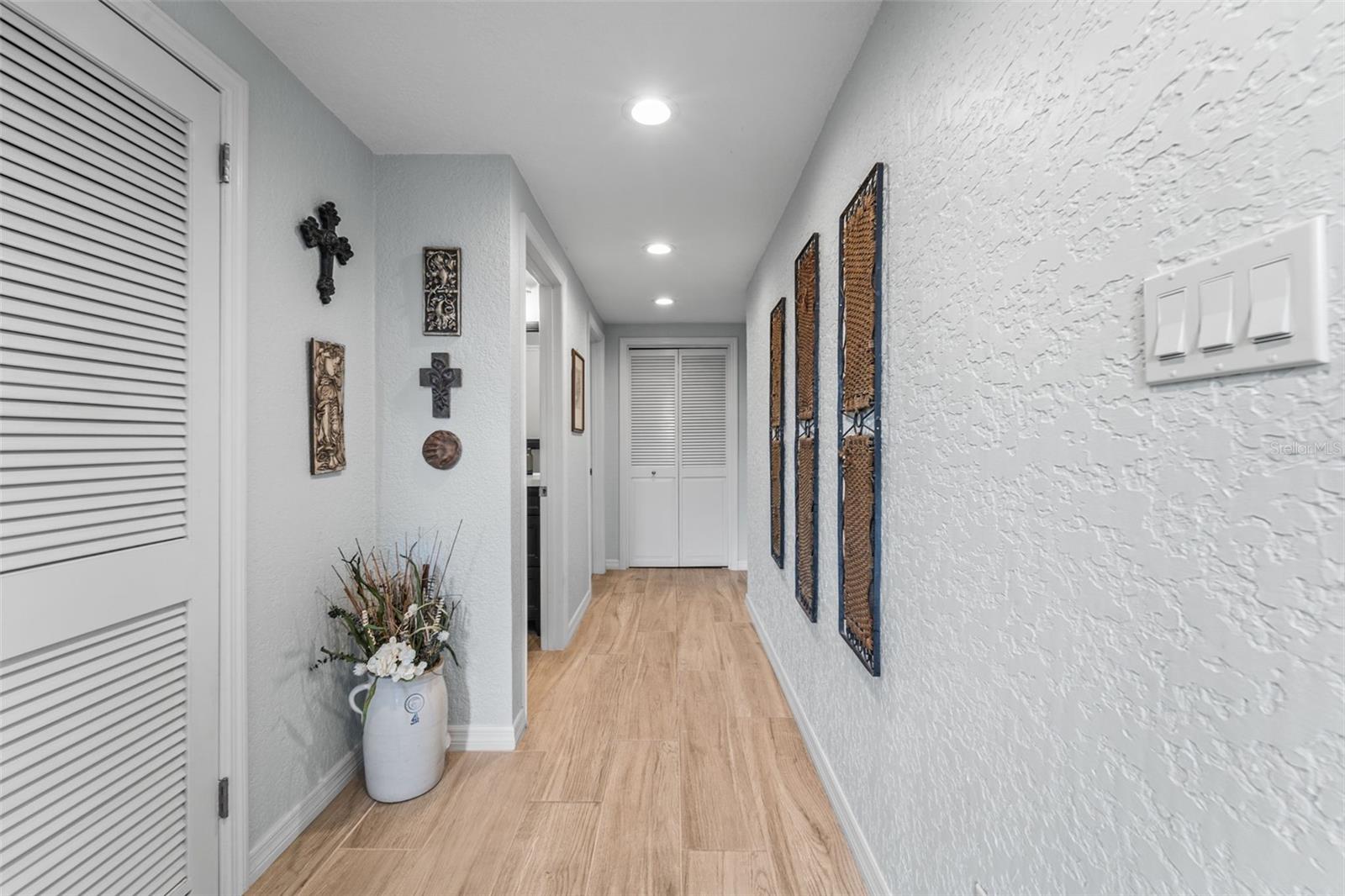 12869 POINSETTIA AVE, SEMINOLE, FL, 33776