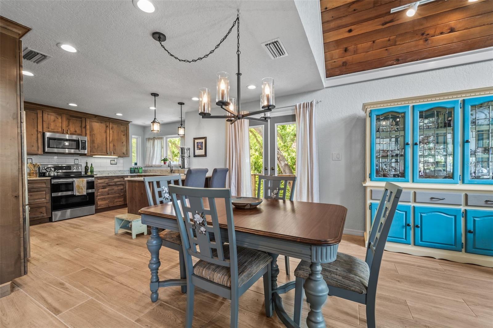 12869 POINSETTIA AVE, SEMINOLE, FL, 33776