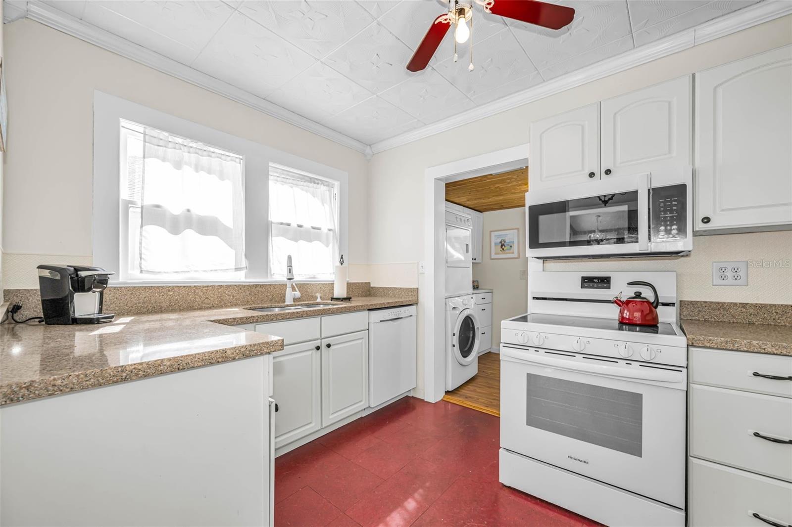525 BAY ST, DUNEDIN, FL, 34698