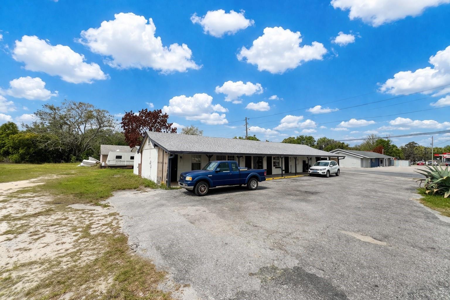 617 E MYERS BLVD, MASCOTTE, FL, 34753
