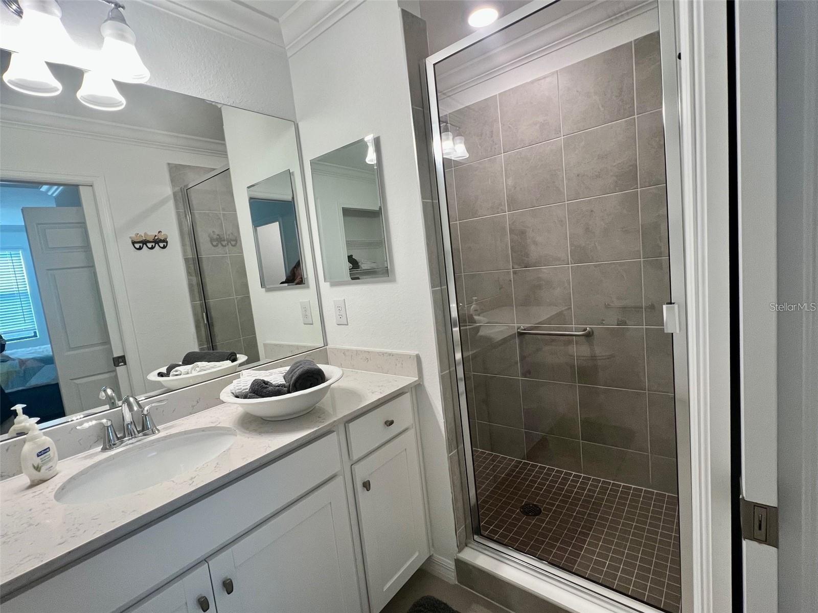 18114 GAWTHROP DR #305, BRADENTON, FL, 34211