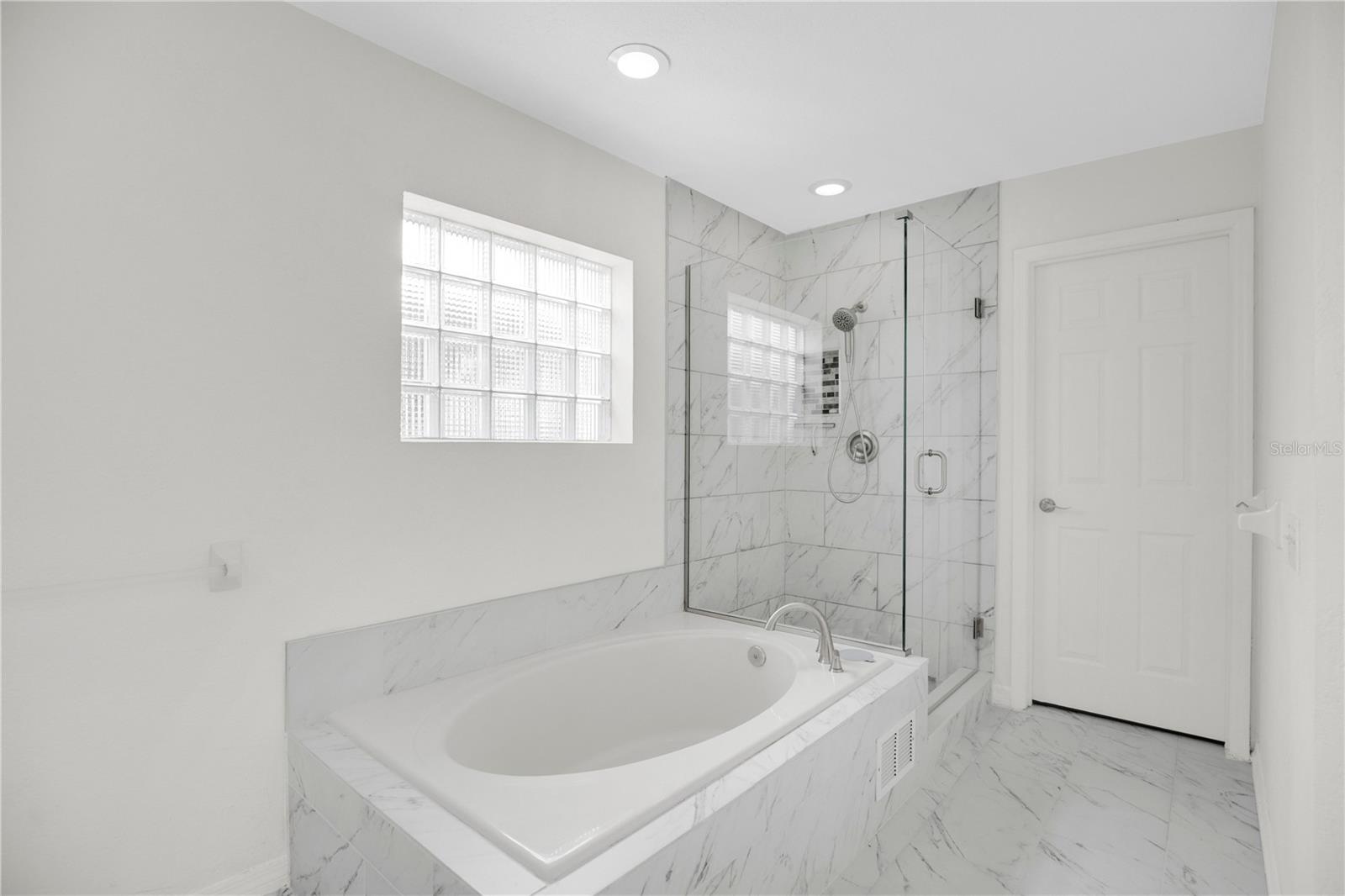 932 W CHARING CROSS CIR, LAKE MARY, FL, 32746