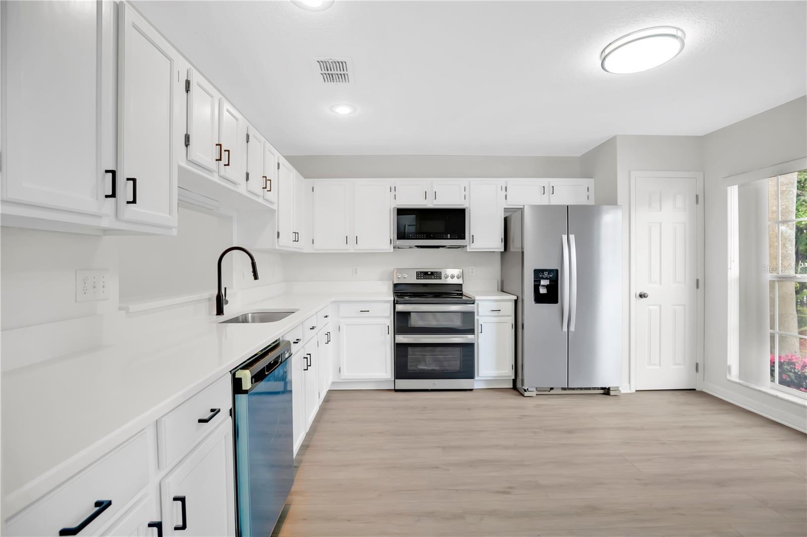 932 W CHARING CROSS CIR, LAKE MARY, FL, 32746