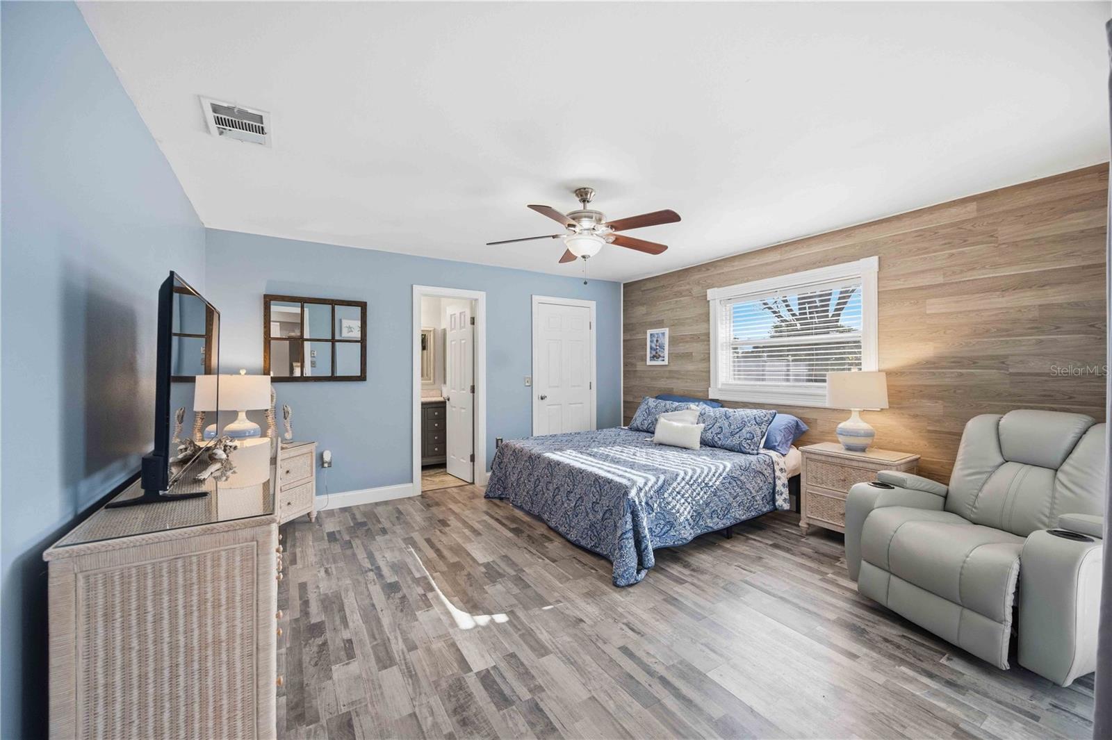 1150 WATERSIDE ST, PORT CHARLOTTE, FL, 33952