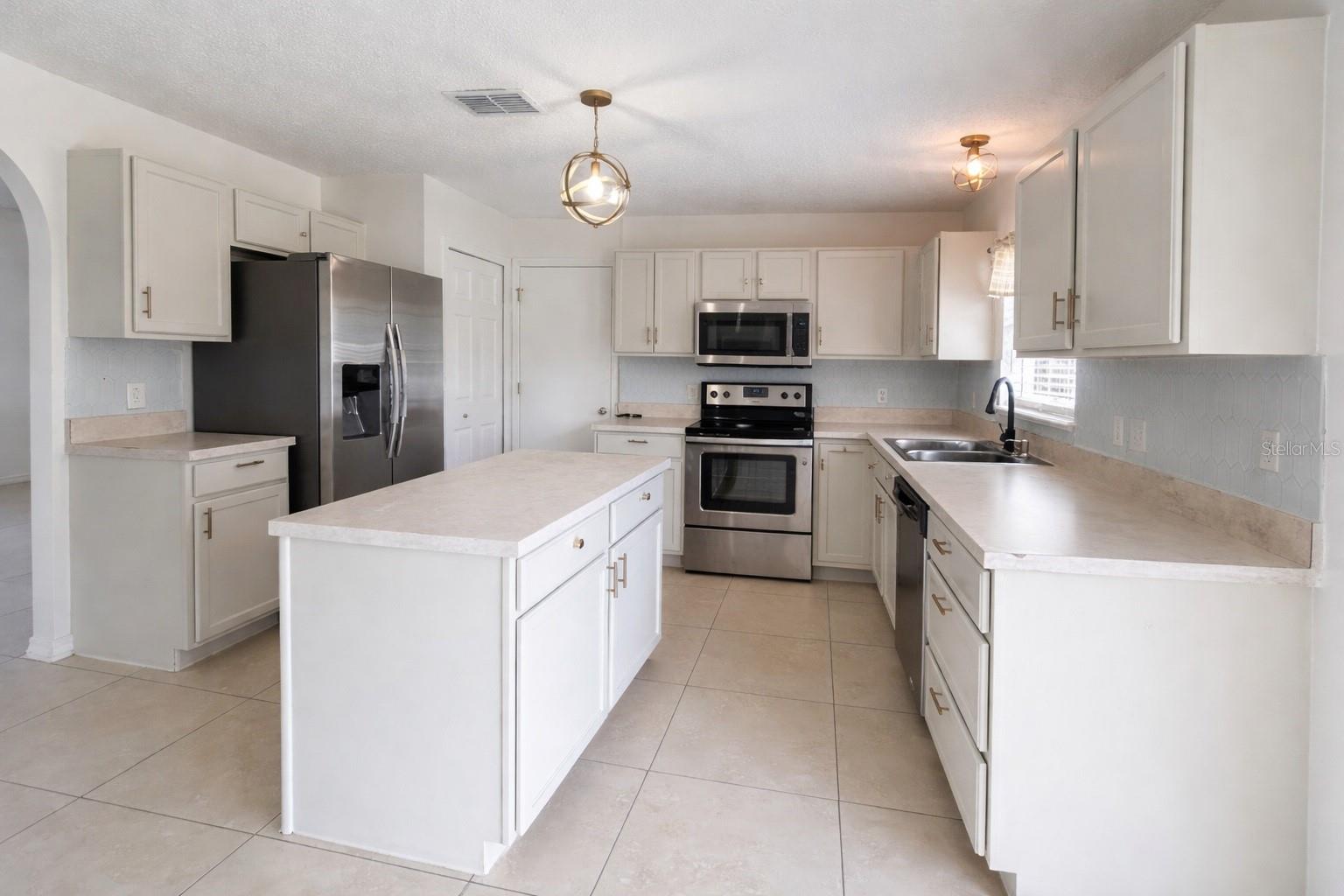 704 SWAN WAY, KISSIMMEE, FL, 34758