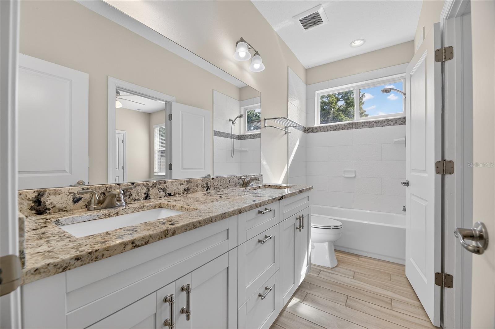 1008 W RIVER DR, TEMPLE TERRACE, FL, 33617