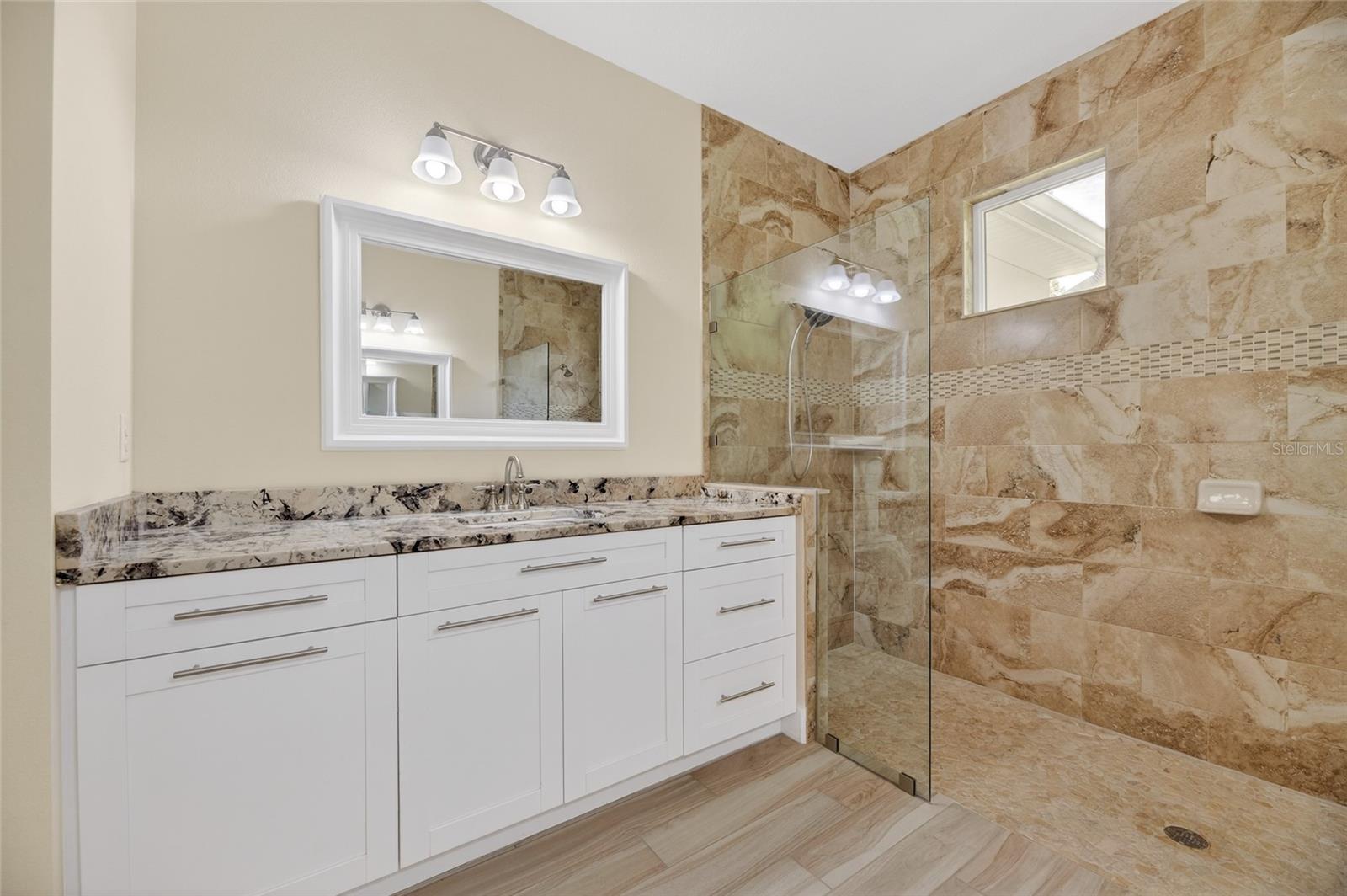 1008 W RIVER DR, TEMPLE TERRACE, FL, 33617