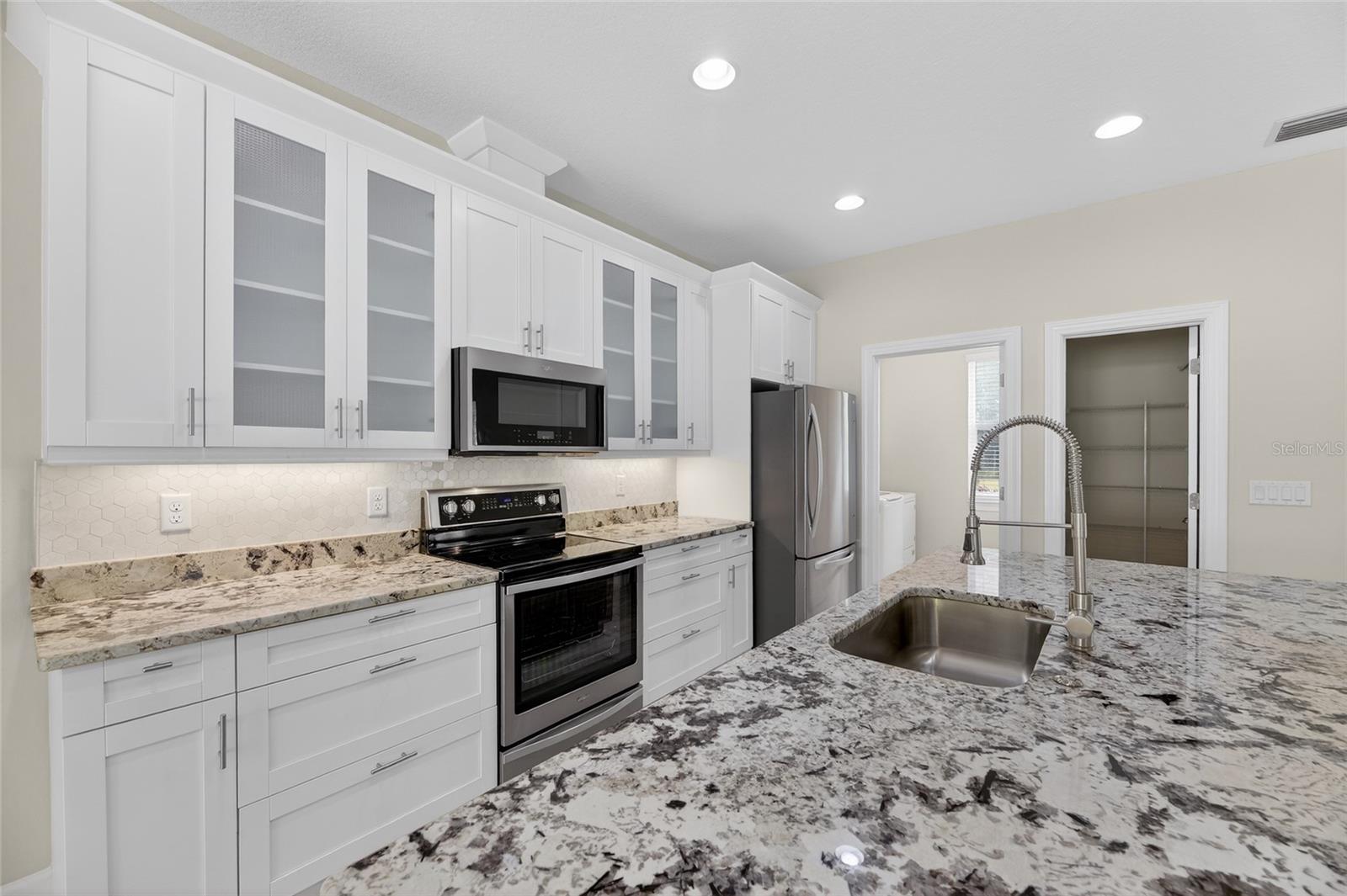 1008 W RIVER DR, TEMPLE TERRACE, FL, 33617