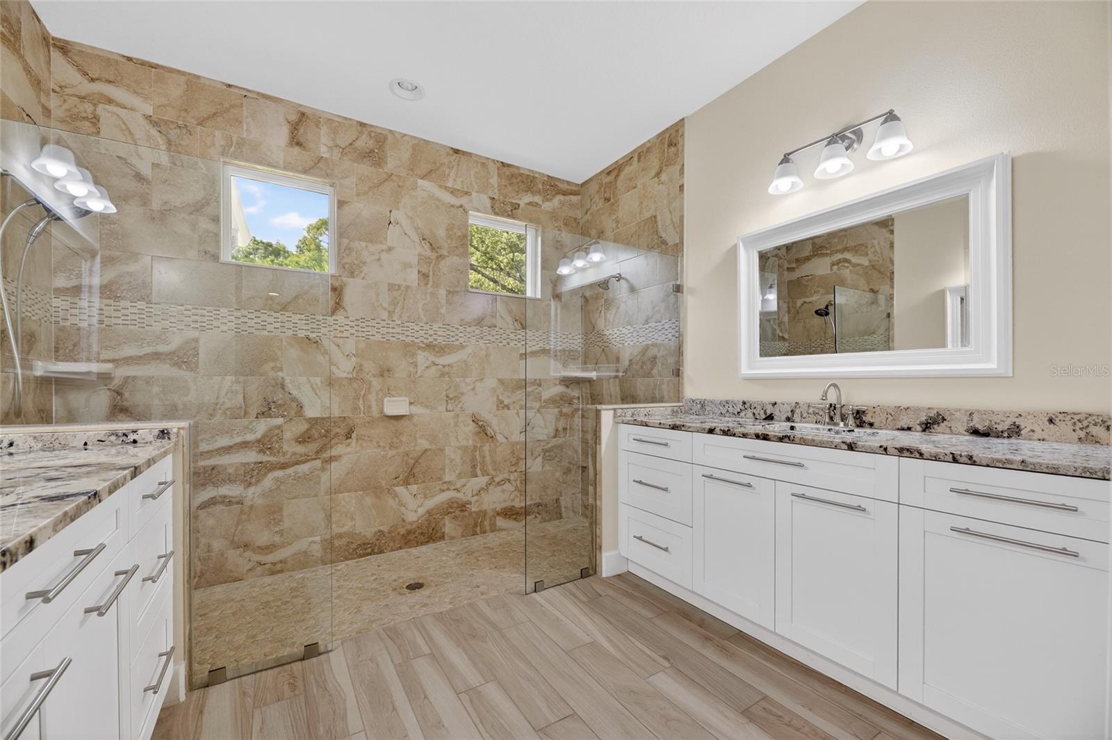 1008 W RIVER DR, TEMPLE TERRACE, FL, 33617