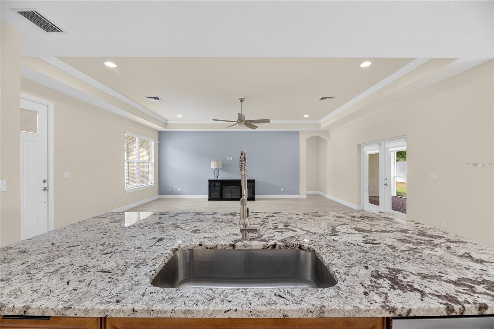 1008 W RIVER DR, TEMPLE TERRACE, FL, 33617